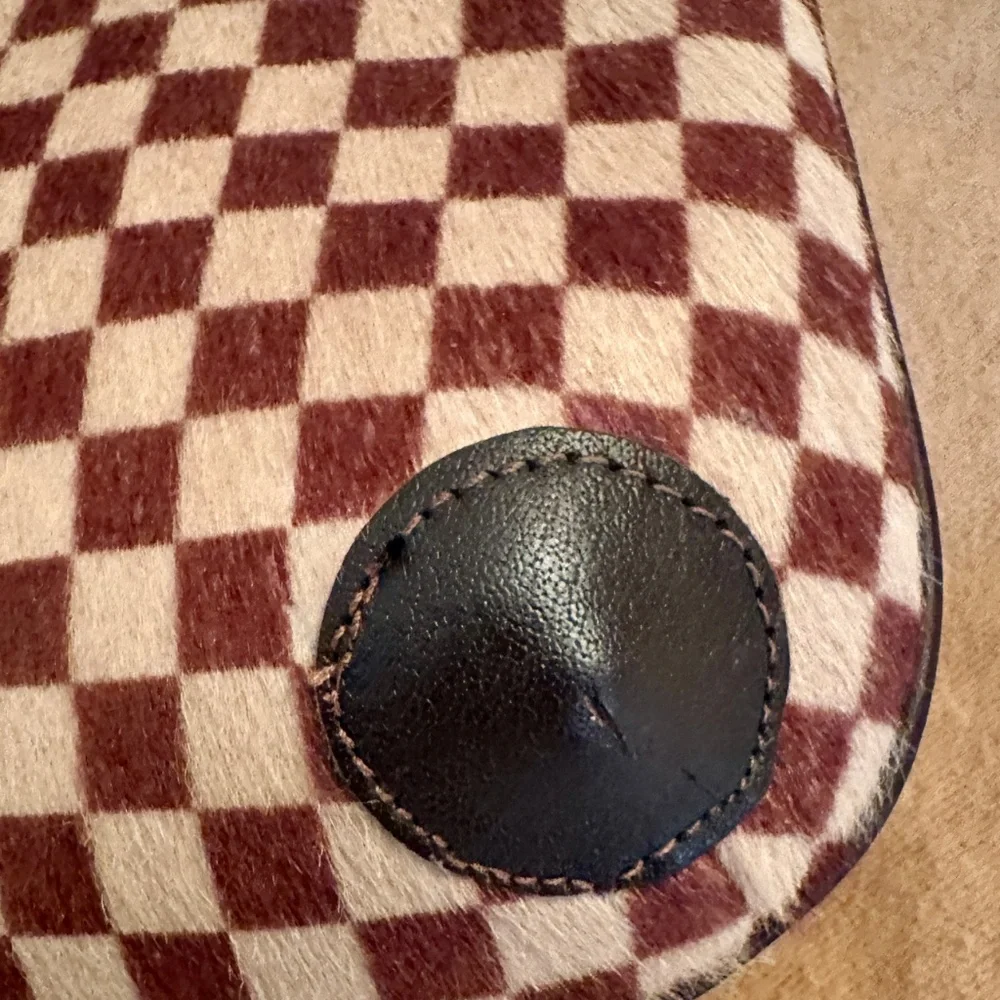 Authentic Louis Vuitton Sauvage Tigres Handbag - Picture 6 of 11